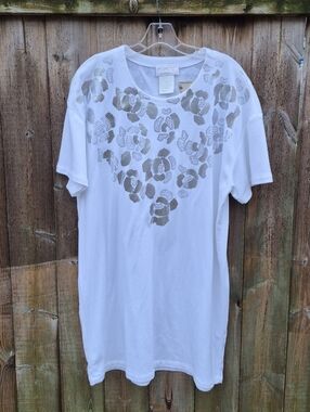 Linda Lundstrom White Tee with Metallic Floral Heart Design